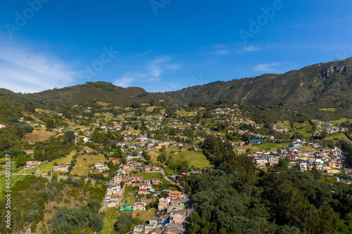 Aerial view of houses between the ascent of a mountain in the town of Sopo in the department of Cundinamarca in Colombia. © EGT
