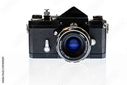 Fotografi Professional 35mm Single-Lens Reflex Camera From the 1960’s With Reflection