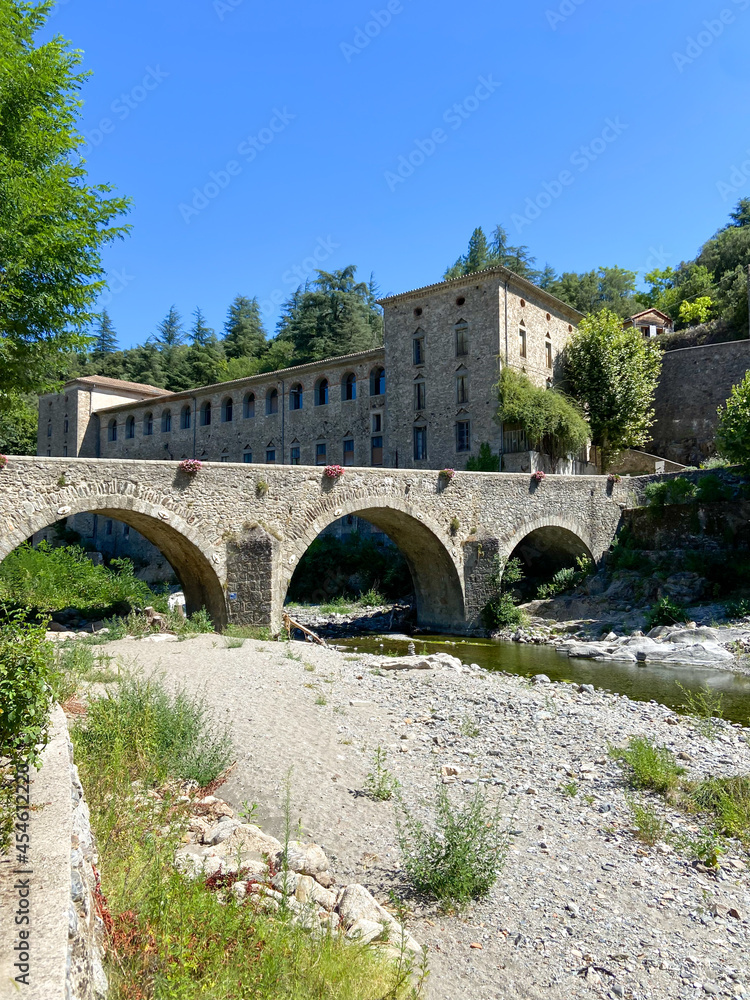 Pont sur la rivière Hérault au Mazel, Cévennes