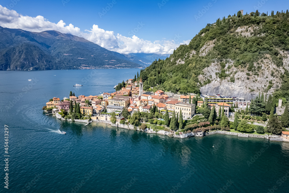 Panorama di Varenna, lago di Como, pomeriggio