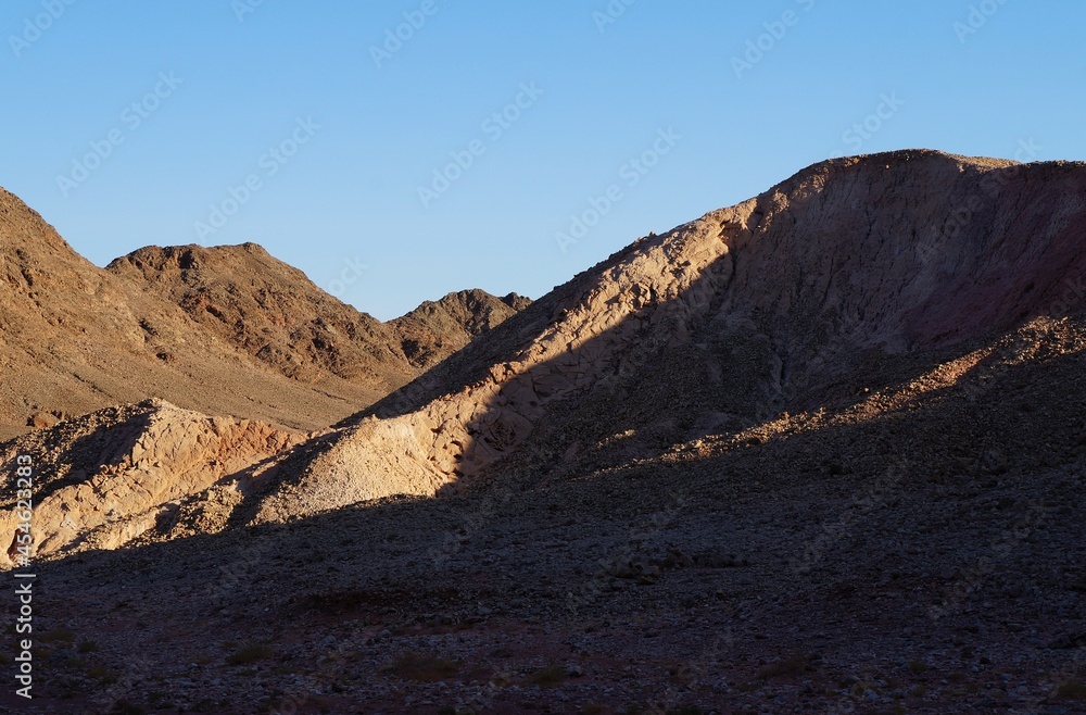 Obraz premium Hiking in Shehoret mountains, south Israel 