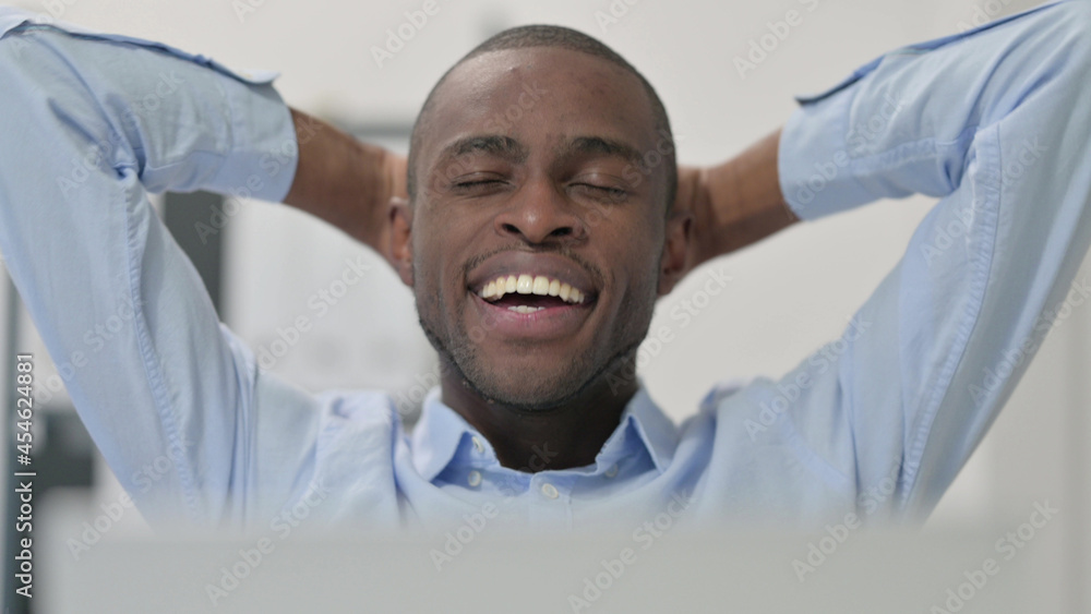 Obraz premium Close Up of Confident African Man Relaxing at Work