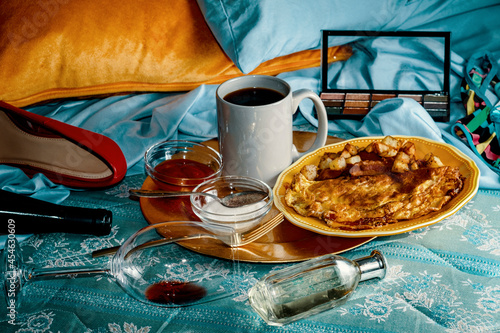 Obraz na płótnie Breakfast In Bed Hungover