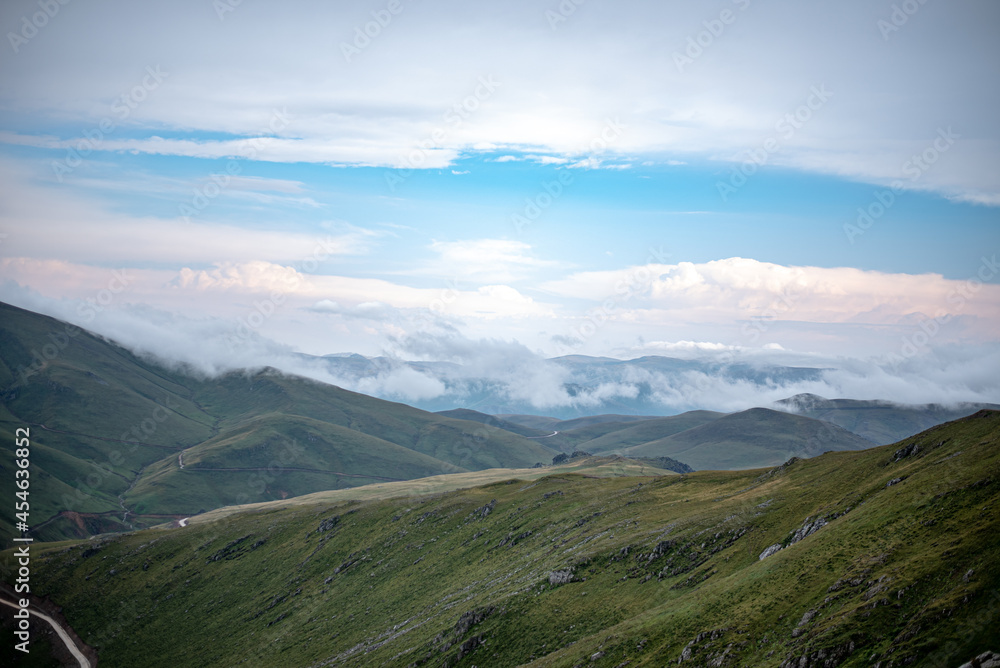 Fototapeta premium Green and beautiful mountain ranges, Trabzon, Turkey 