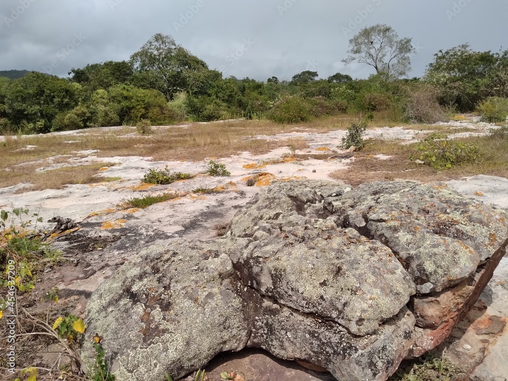 Paisagem formada por afloramento rochoso de Arenito na Caatinga, Bahia, Nordeste do Brasil Paisagem formada por afloramento rochoso de Arenito na Caatinga, Bahia, Nordeste do Brasil