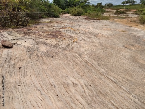 Paisagem formada por afloramento rochoso de Arenito na Caatinga, Bahia, Nordeste do Brasil