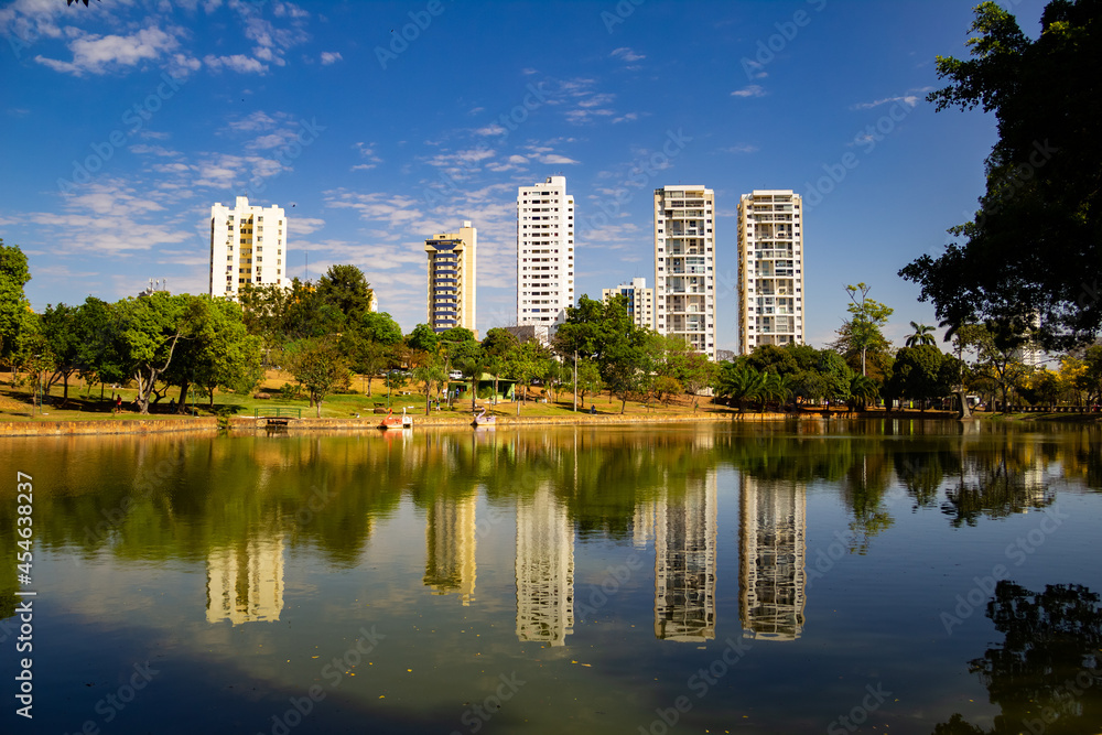 Detalhe do Parque Lago das Rosas na cidade de Goiânia. Detalhe do Parque Lago das Rosas na cidade de Goiânia.