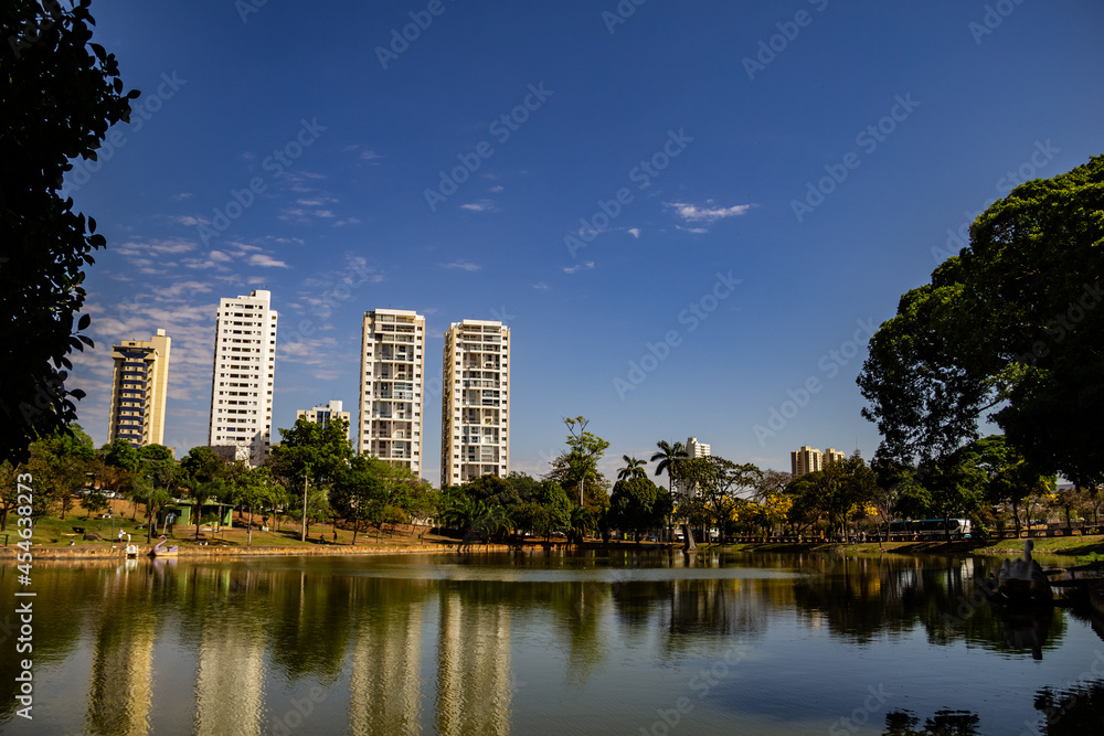 Detalhe do Parque Lago das Rosas na cidade de Goiânia. Detalhe do Parque Lago das Rosas na cidade de Goiânia.
