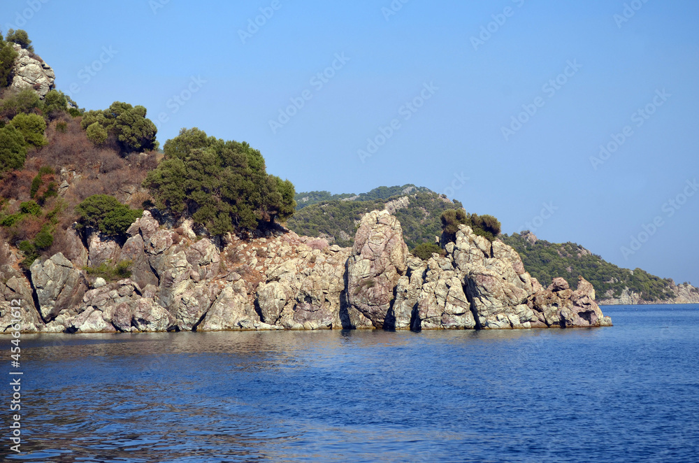 Fototapeta premium The coast of Mediterranean sea on the Turkish Riviera