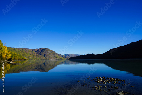 The tranquility of the lake and the mountains. The reflection of the blue sky.