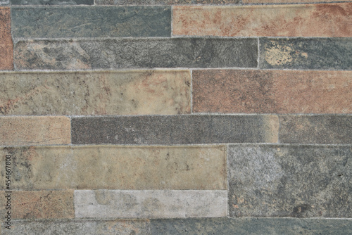 Mosaico con estilo de piedras y decorativo con textura rugosa de color beige ideal para pisos y paredes