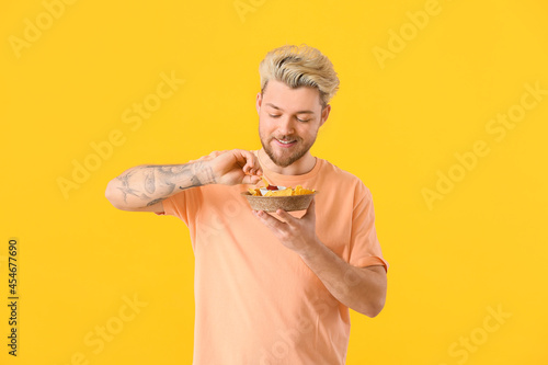 Handsome young man eating t...