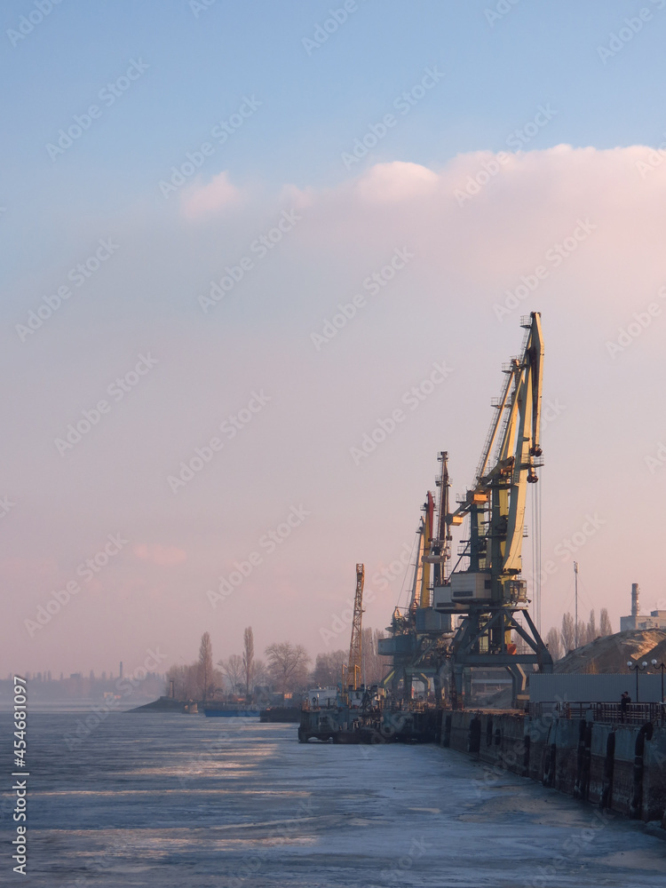 Obraz premium Cranes in the port