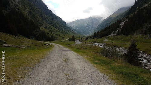 Schöne Natur der Tessiner Berge und Flüsse © SchwarzfischerMiriam