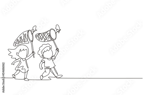 Continuous one line drawing cute little boys and girls catches butterfly. Happy child runs at garden together. Happy kids catching bugs in field. Single line draw design vector graphic illustration