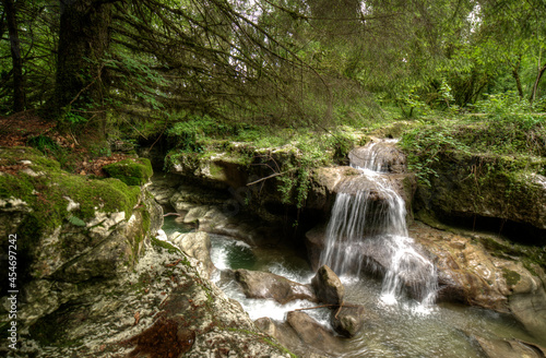 Cascade dans les gorges de Thurignin à Belmont-Luthézieu, Ain, France