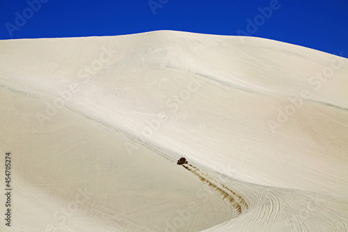 Fototapeta Naklejka Na Ścianę i Meble -  Riding the dune - Sand Mountain Recreation Area, Nevada