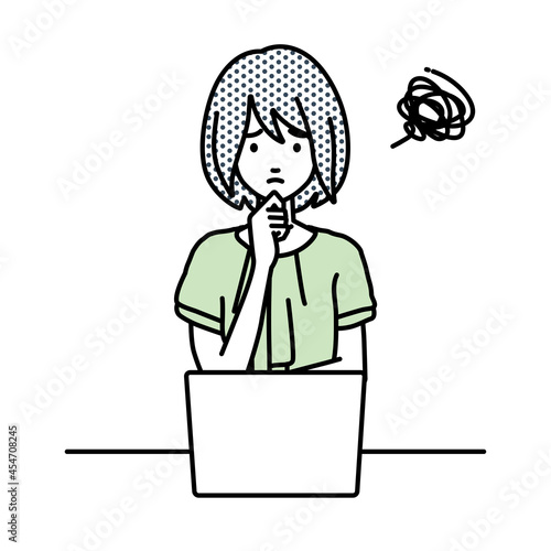 デスクで座ってPCを開いて困っているオフィスカジュアルの女性