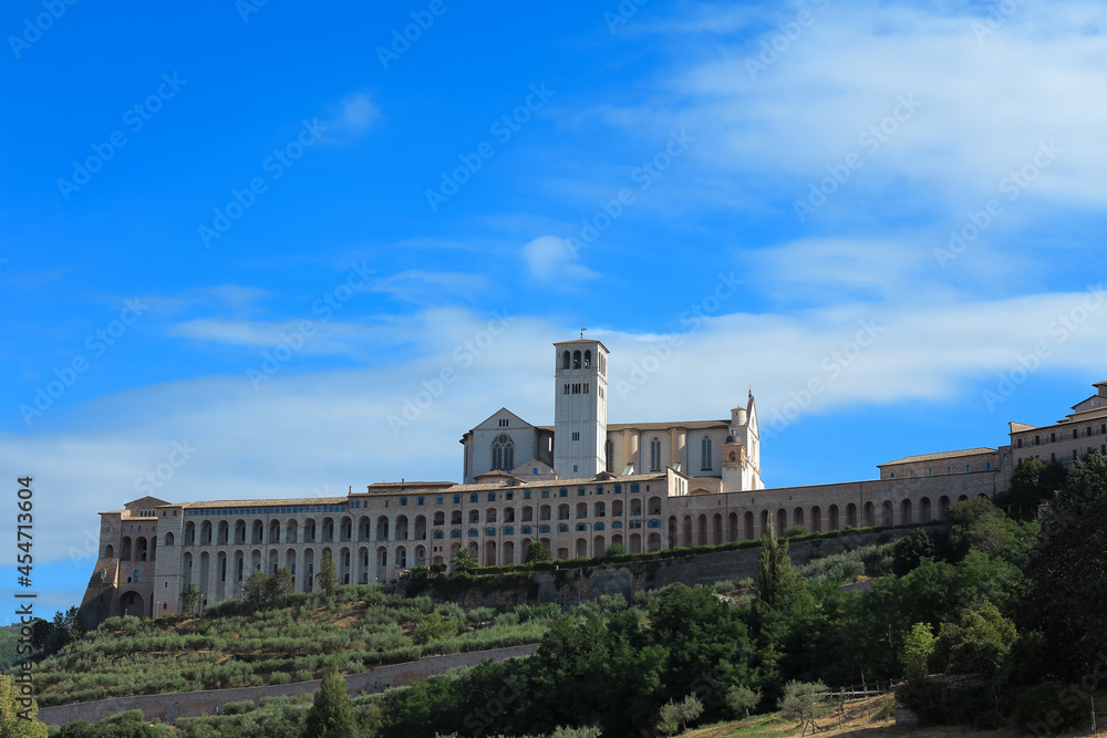 Basilica di San Francesco in Assisi dal basso