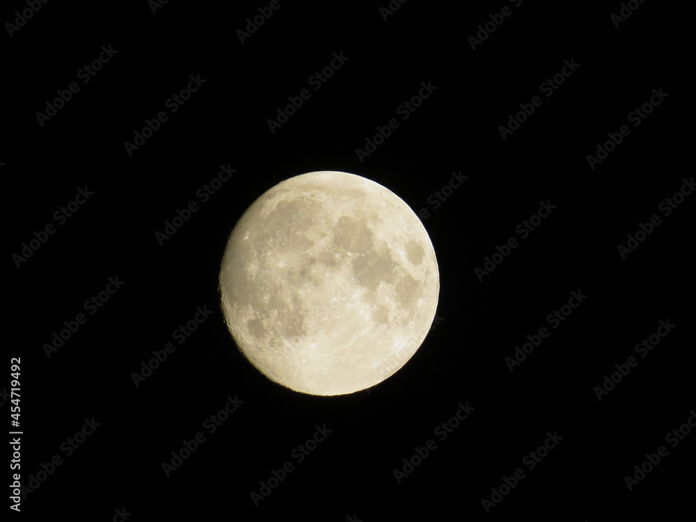 Full Moon in near plan Full Moon in near plan