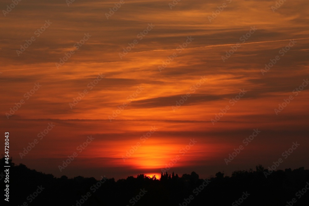 cielo rosso al tramonto