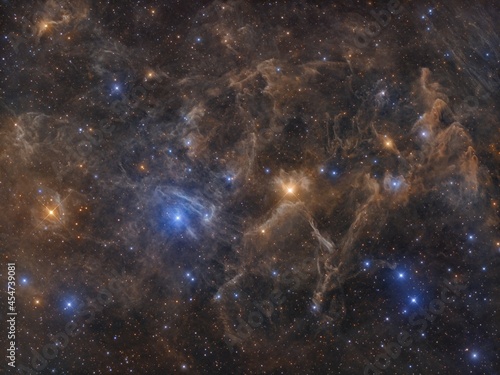 The dust nebulae of LBN 569 - The valleys and cliffs of Cepheus photo