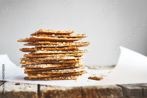 Tableau sur toile Crunchy crispbread on recycled paper on wooden table