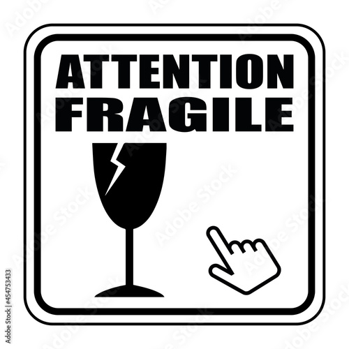 Logo attention fragile.