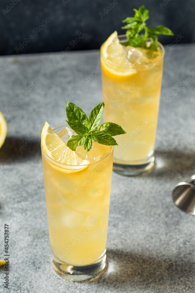Boozy Refreshing Hard Bourbon Lemonade Boozy Refreshing Hard Bourbon Lemonade