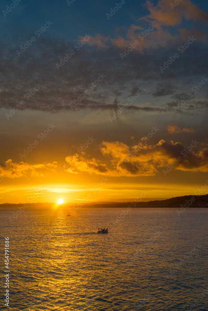 Obraz premium sunset over the sea