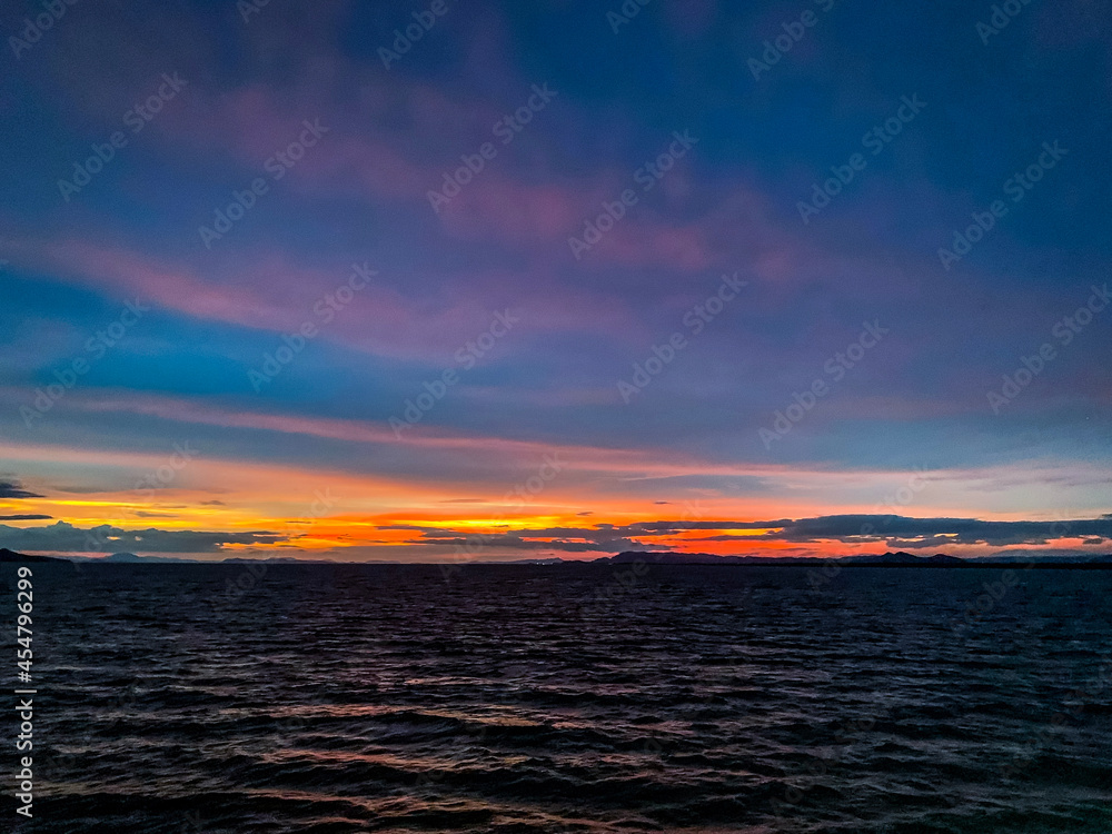 Fototapeta premium sunset over the sea