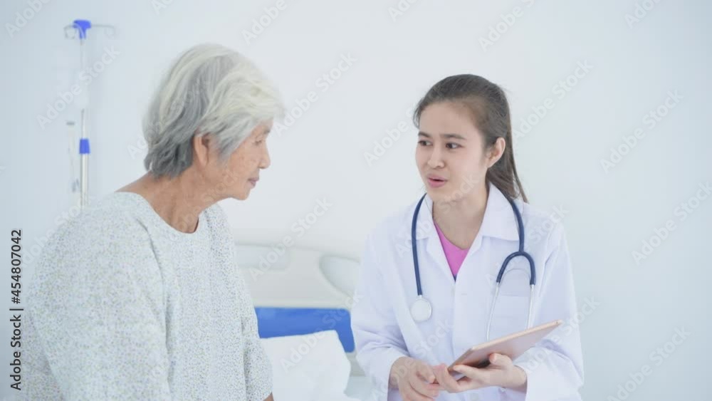 Medical concept of 4k Resolution. The doctor is explaining the illness to the patient. Medical concept of 4k Resolution. The doctor is explaining the illness to the patient.