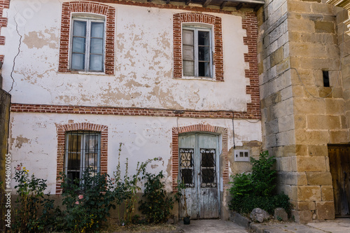 Facade and door of an old abandoned house in a Spanish village © Manuel Milan