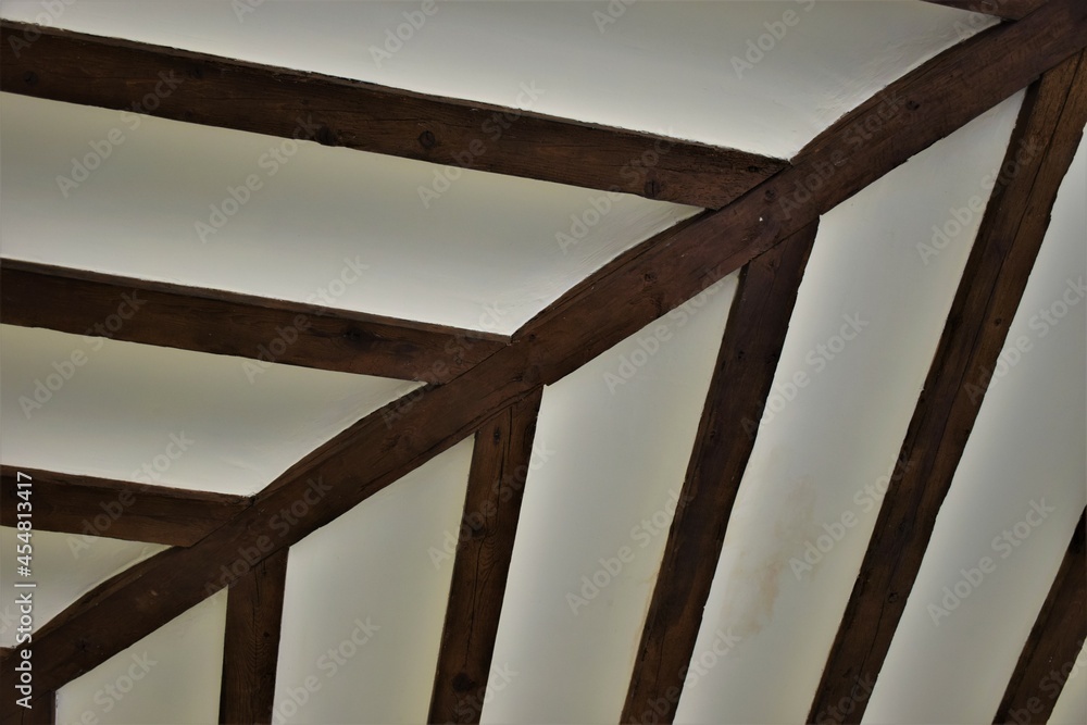viejas vigas en el techo 