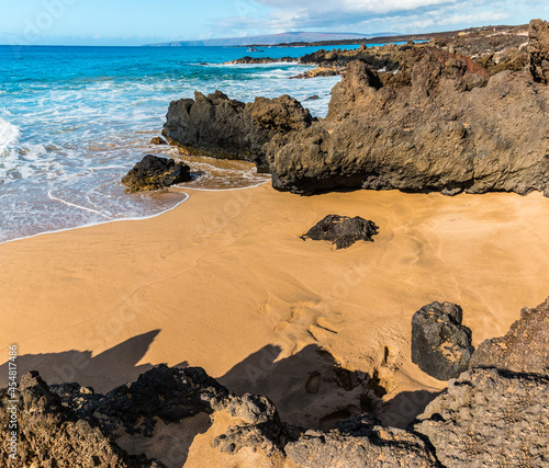 The Volcanic Shoreline of Keawanaku Beach And The Beautiful Blue Water Of La Perouse Bay, Makena-La Perouse State Park, Maui, Hawaii, USA