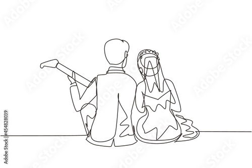 Continuous one line drawing married couple playing guitar with wedding dress. Hugging couple sitting at park with guitar. Romantic dating on outdoor nature. Single line draw design vector graphic