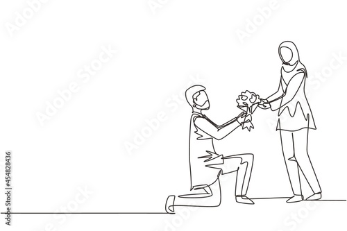 Single continuous line drawing Arab man on knee making marriage proposal to woman with bouquet. Boy in love giving flowers. Happy couple getting ready for wedding. One line draw graphic design vector