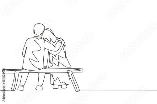 Continuous one line drawing back view romantic Arab couple chatting and hugging while sitting on bench. Couple getting ready for wedding. Engagement and love relation. Single line draw vector graphic