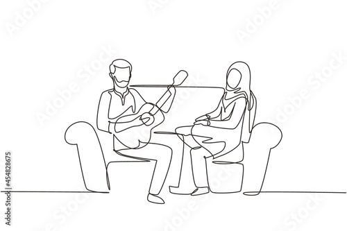 Single continuous line drawing Arabian couple together in love. Boy is playing guitar to his girlfriend in living room on sofa. Girl listen and singing together. One line draw graphic design vector