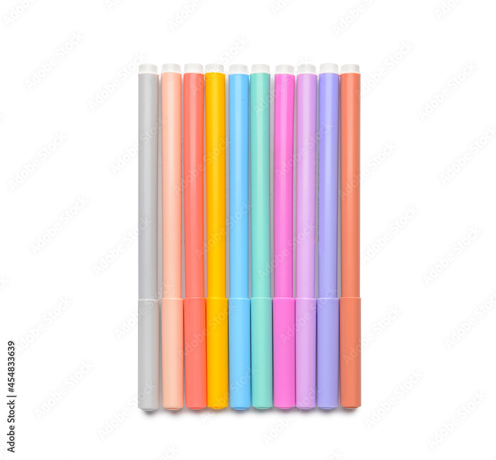 Obraz premium Colorful markers on white background