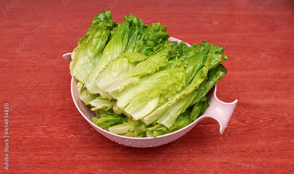 Green vegetables, freshly cleaned lettuce Green vegetables, freshly cleaned lettuce