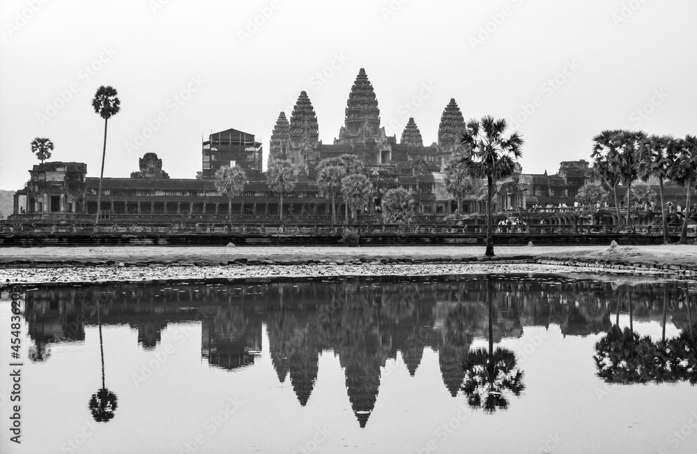 Fototapeta premium Black and white reflection of Angkor Wat, Cambodia