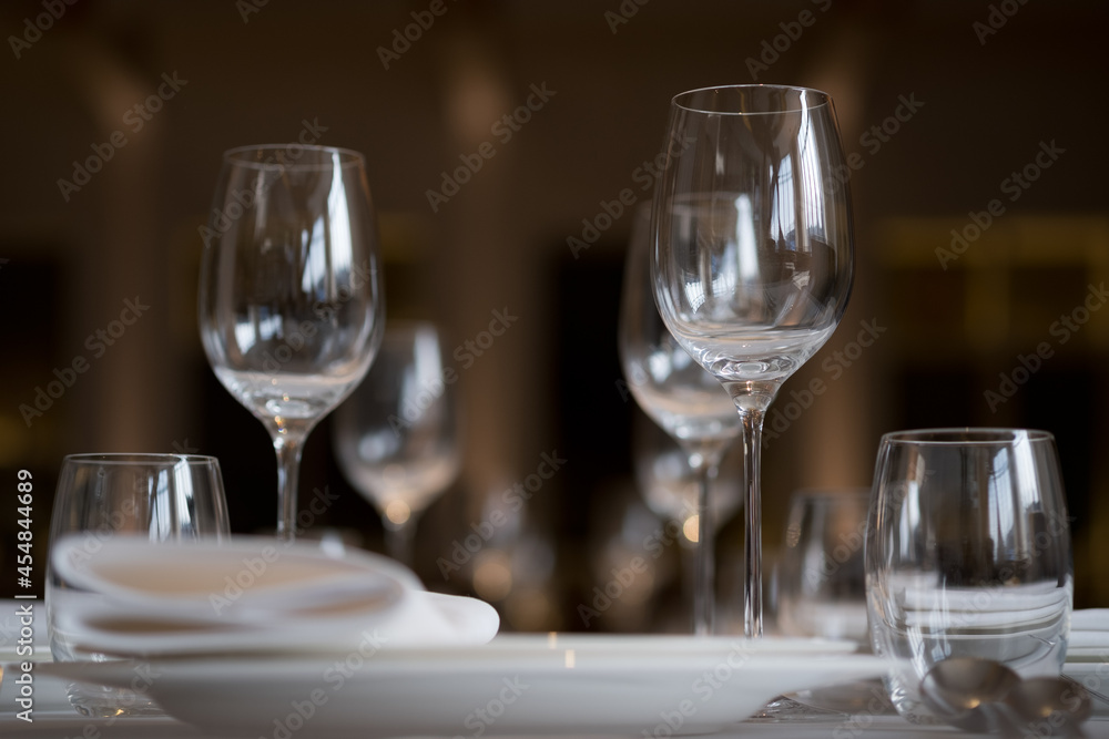 empty wine glass with blur background
empty wine glass with blur background