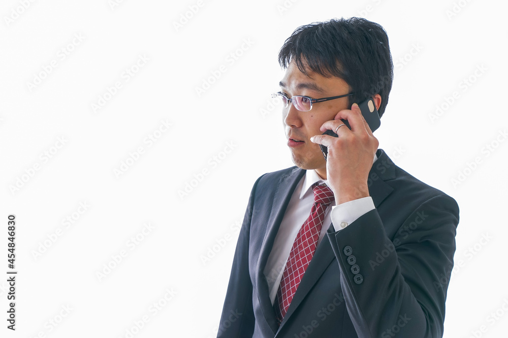 家で仮眠を取る女性 家で仮眠を取る女性