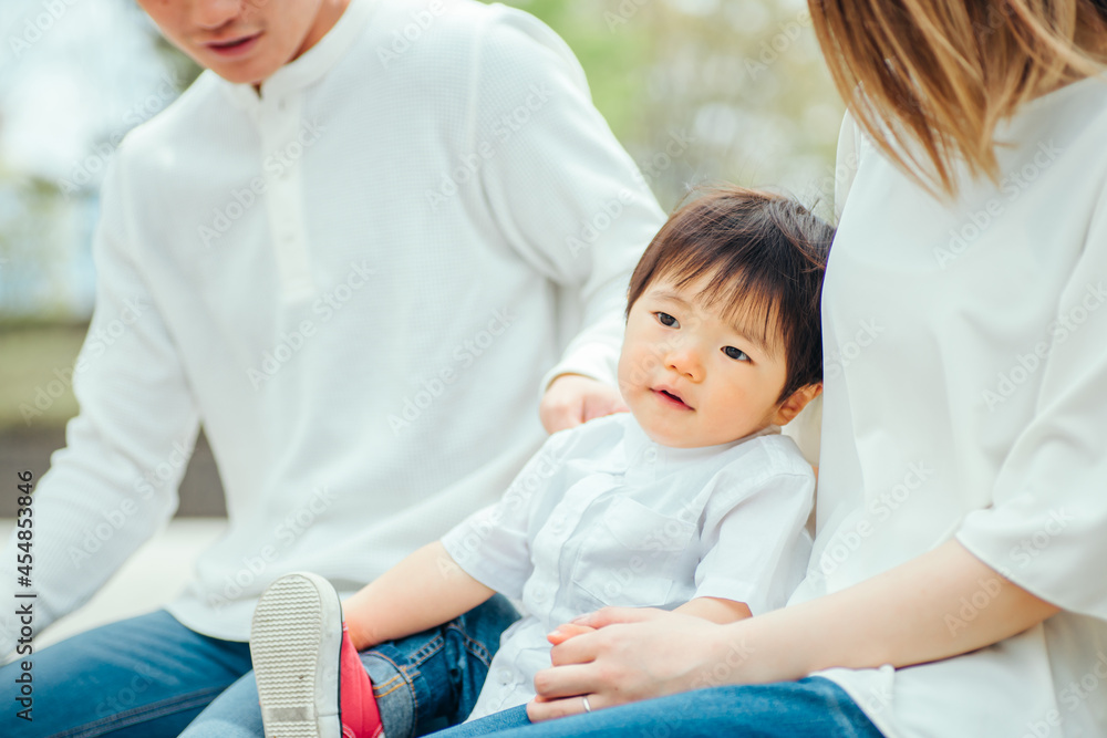 Obraz premium 公園に遊びに来た子供 