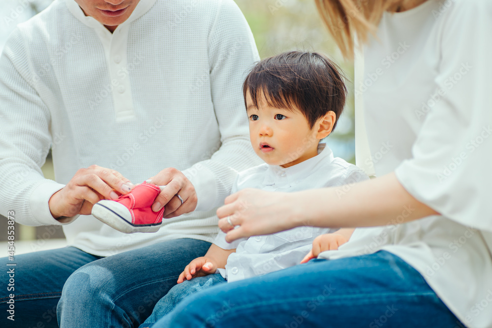 Obraz premium 公園に遊びに来た子供 