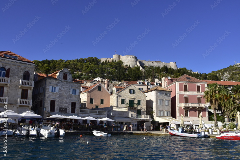 miasto Hvar, Dalmacja, Chorwacja, wyspa, wakacje, zwiedzanie - obrazy, fototapety, plakaty 