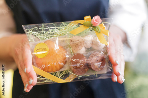 クッキーとマドレーヌのギフトボックス