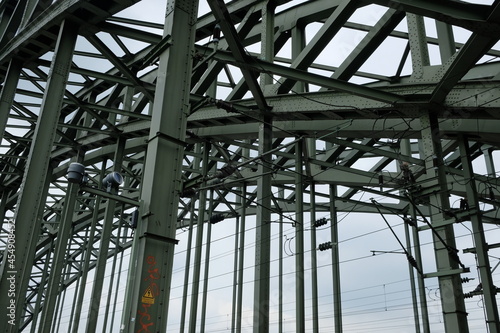 FU 2020-06-10 Deutz 482 Metallkonstruktion an einer Brücke