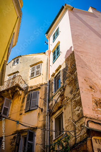 Dans les rues de la vieille ville de Corfou